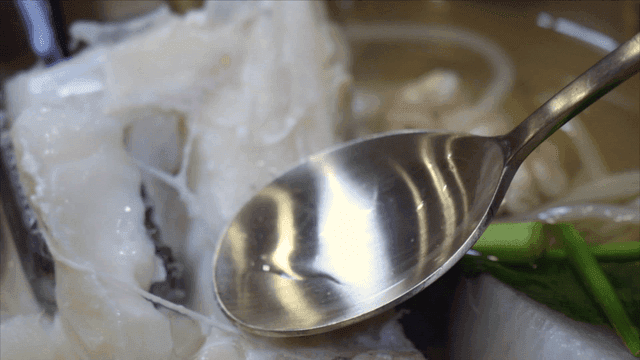 대구탕 순살을 집는 집게