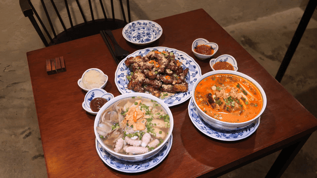 Fried pork and two kinds of rice noodles