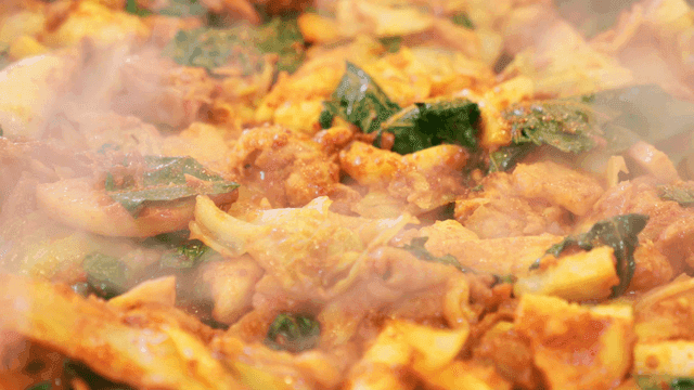 Spicy stir-fried chicken with vegetables