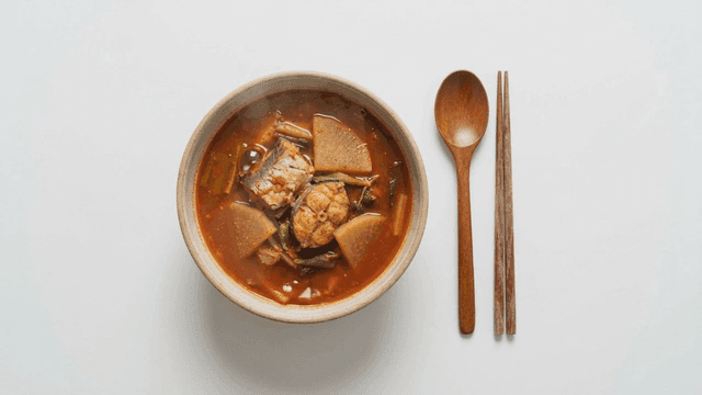 Spicy fish stew with radish and vegetables