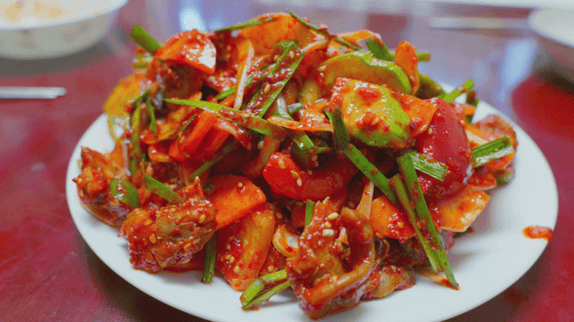 매콤한 골뱅이 무침 한 접시