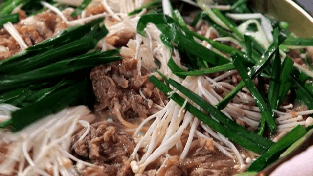 채소와 육수가 들어간 불고기전골