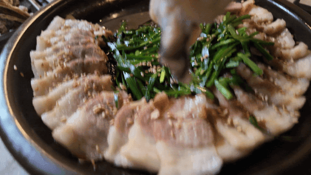 Fresh raw oysters and boiled pork