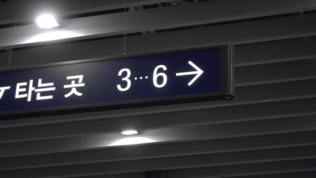 Sign indicating boarding area 3 to 6