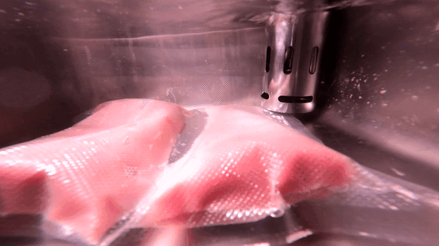 Sous vide cooking with vacuum-sealed meat