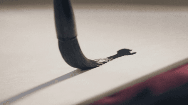 흰 종이에 붓으로 그림 그리기