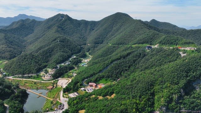 푸른 산의 경치