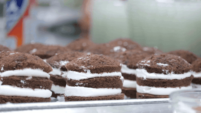 Chocolate cakes with cream filling