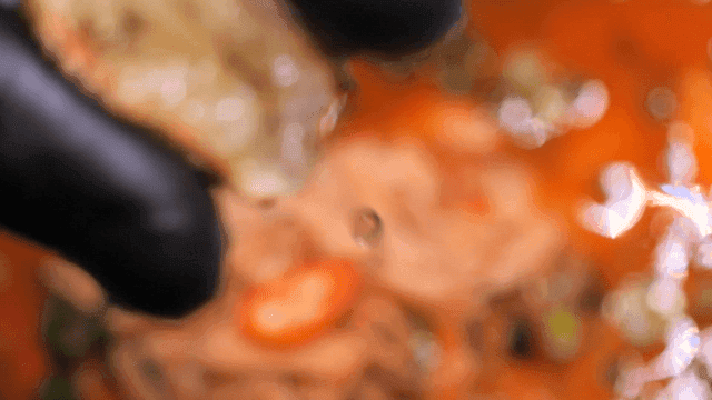 Spicy chicken rice noodles with lime juice