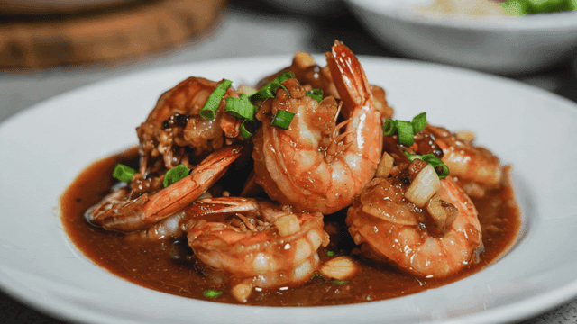Ganshaomingxia served on white plate