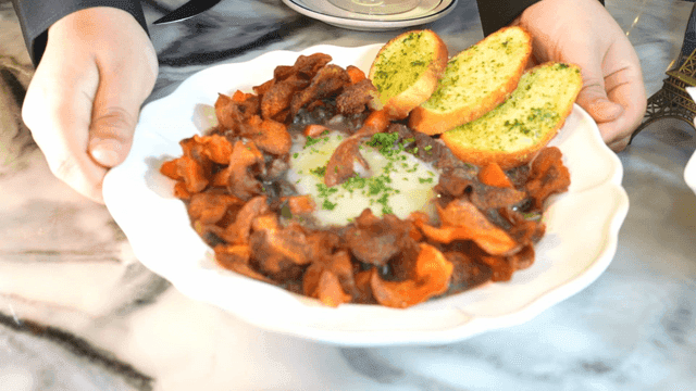Plate of stew served with garlic bread