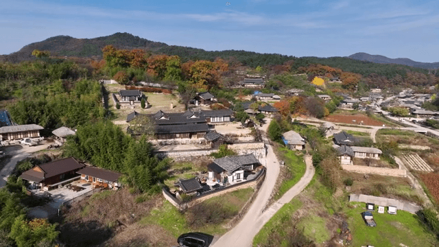 가을의 전통 한국 마을
