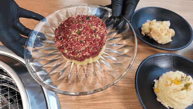 Yukhoe served at table