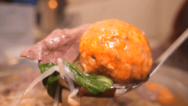 Rolled dumpling hot pot with meat and vegetables