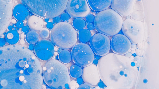 혼합 액체 속 다채로운 버블들