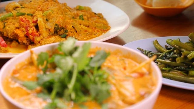 고수가 들어간 먹음직스러운 똠양꿍