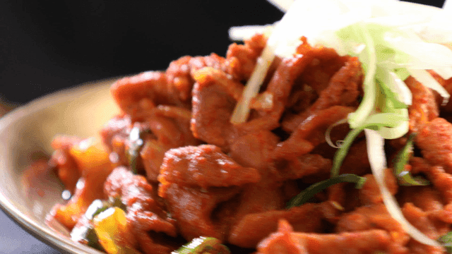 Spicy stir-fried pork with vegetables