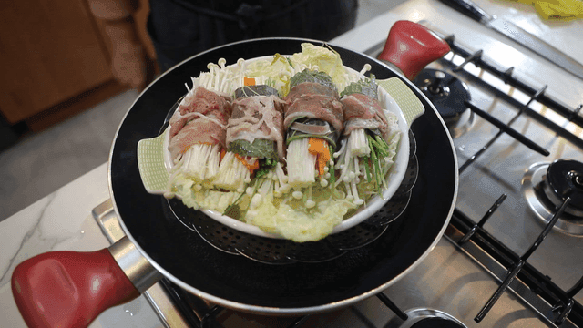 Vegetable and meat rolls on steamer