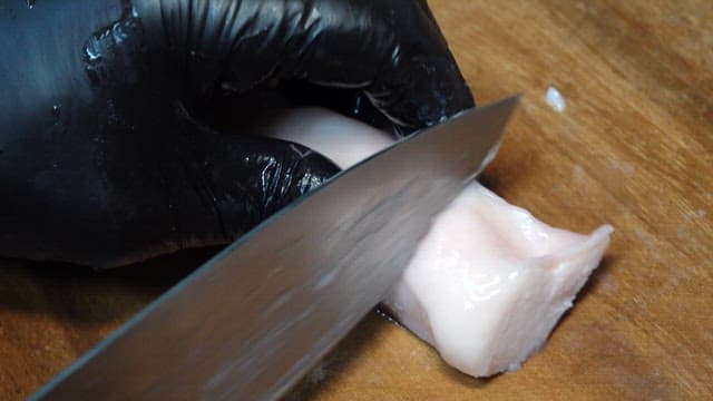 빨간 양념과 버무려지는 곱창