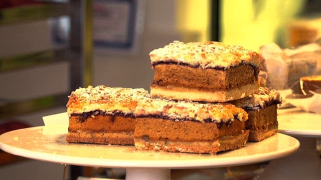 쿠키 크럼블이 올라간 맛있는 디저트