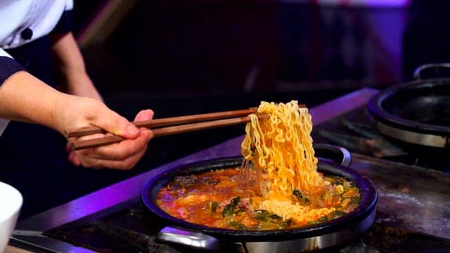 라면을 넣은 곱창전골