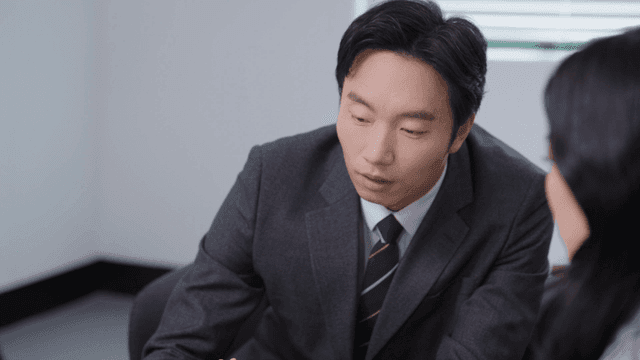 집중적인 토론이 있는 사무실 회의