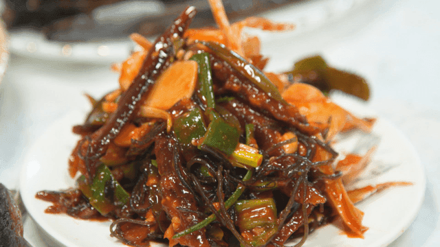 Spicy seasoned gwamegi served on plate