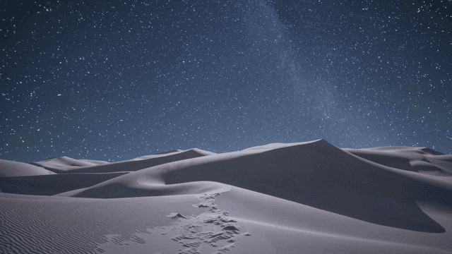 사막 언덕 위의 별이 빛나는 밤