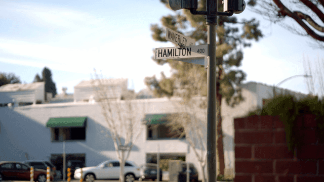 교차로의 거리 표지판