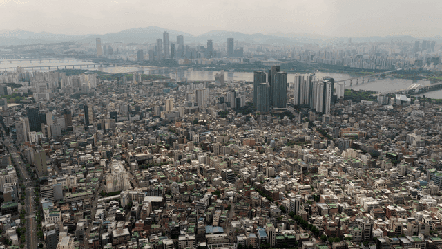 고층 건물이 있는 도시 전경