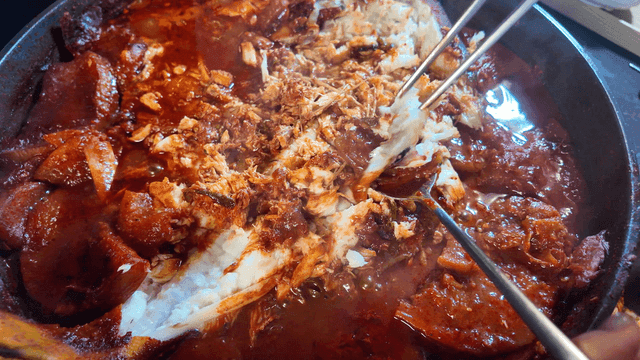 Spicy braised fish served on spoon