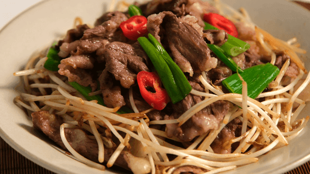 Stir-fried beef and vegetables on plate