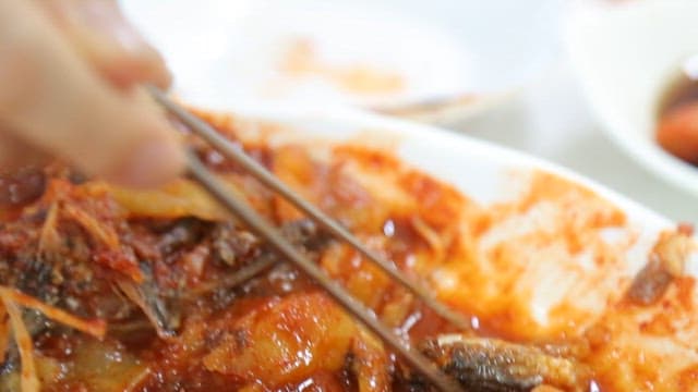 매운 생선찜에 알이 들어있는 도루묵