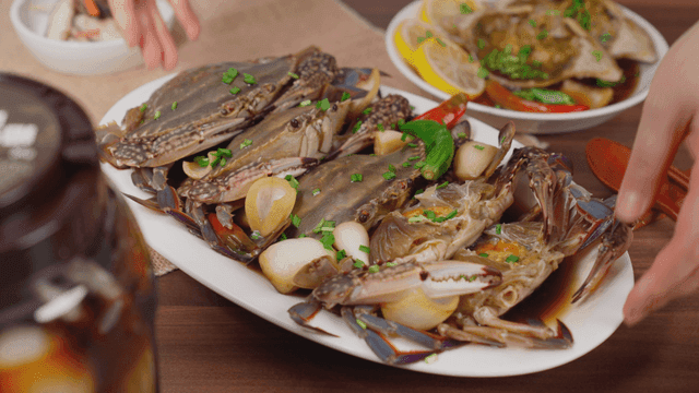 Soy sauce marinated crab with vegetables