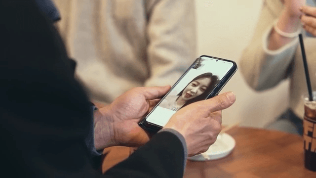 Video call with a woman on a smartphone