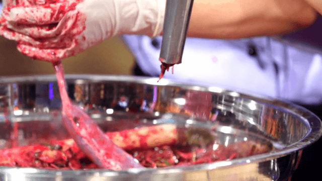 선지가 들어간 순대를 만드는 과정