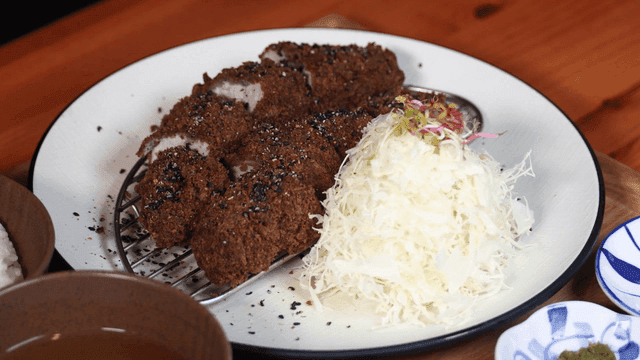 Crispy tonkatsu with shredded cabbage