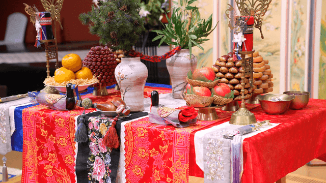 Traditional Korean wedding pyebaek table