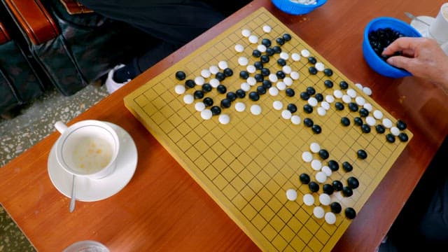 바둑을 두는 사람들