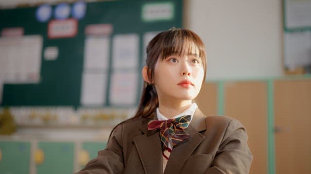 교실에서 생각에 잠긴 학생