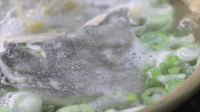 파와 함께 끓는 대구탕