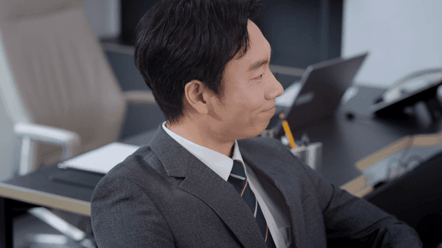 회의실의 비즈니스맨