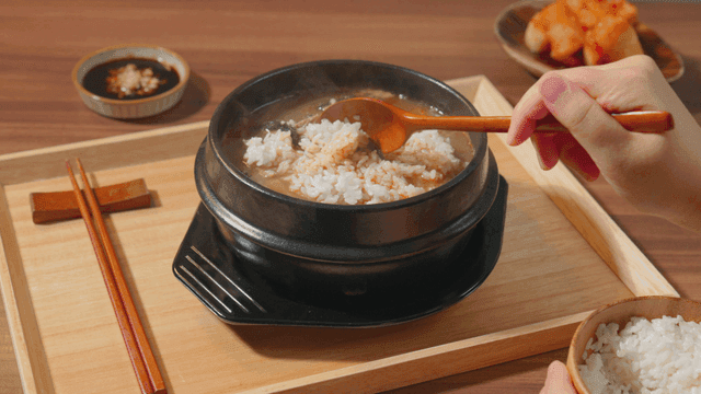 내장탕에 넣어지는 흰 쌀밥