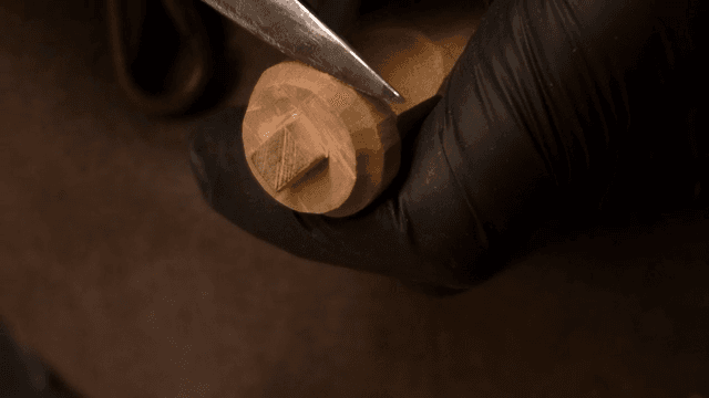 정밀하게 나무 조각하는 칼