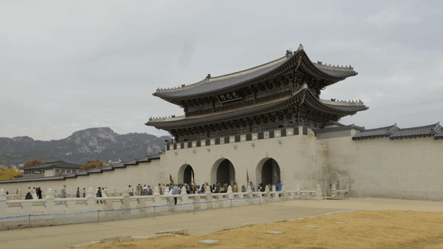 관광객들이 많은 광화문