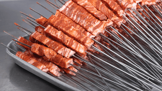 Lamb skewers with seasoned meat