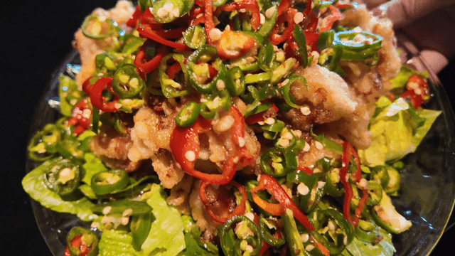 Spicy peppers piled on crispy yurinchi