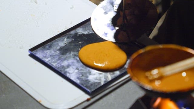 설탕을 녹여 달고나 만들기