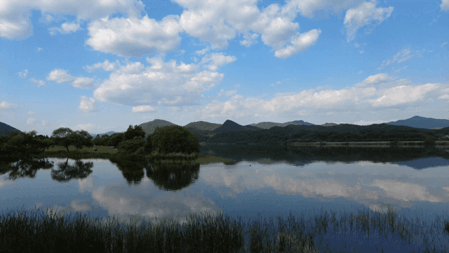 Tranquil lake reflecting sky and mountains