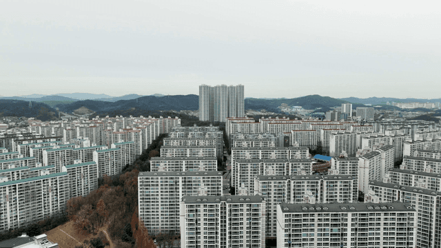 Apartment complex with autumn foliage